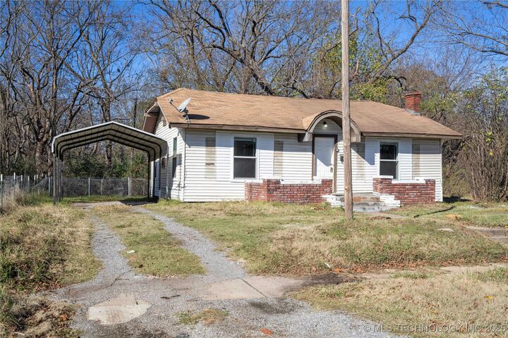 Property Photo: 521 S 7th Street OK 74401