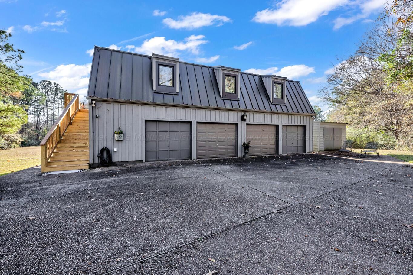 Property Photo: 508 Glen Oaks Dr AL 35504