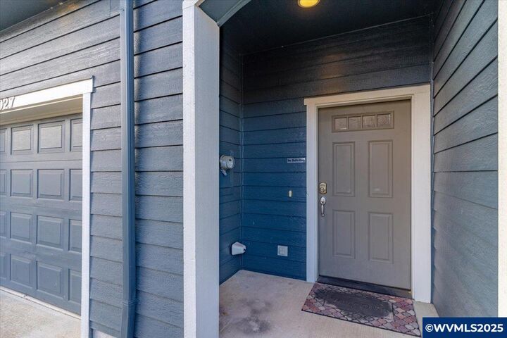 Property Photo:  6027 Blue River Dr SE  OR 97306 