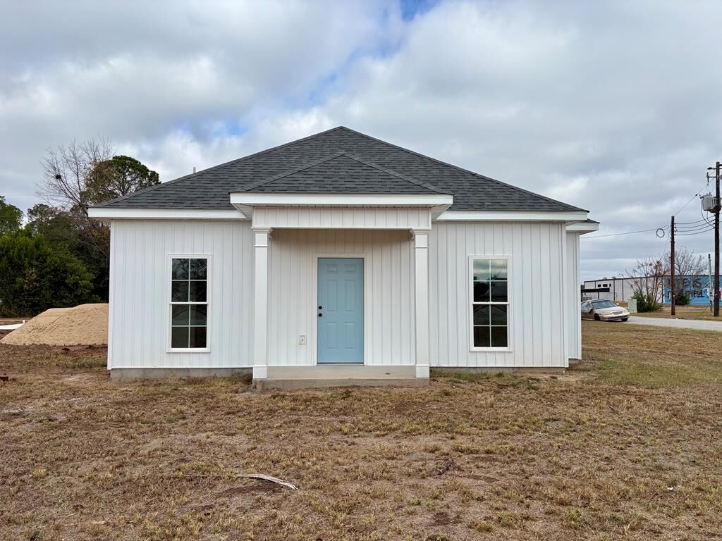 Property Photo: 1129 Gillionville Road GA 31707