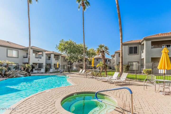 Property Photo:  7401 W Arrowhead Clubhouse Drive 2062  AZ 85308 