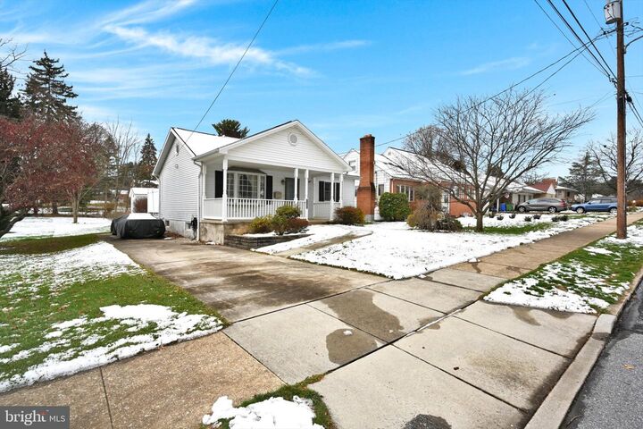 Property Photo: 1308 Oak Lane PA 17070