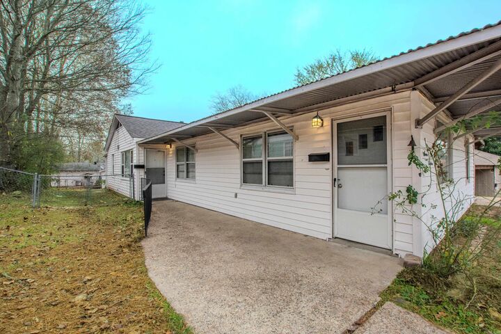 Property Photo: 713 Oakwood Drive AR 72015