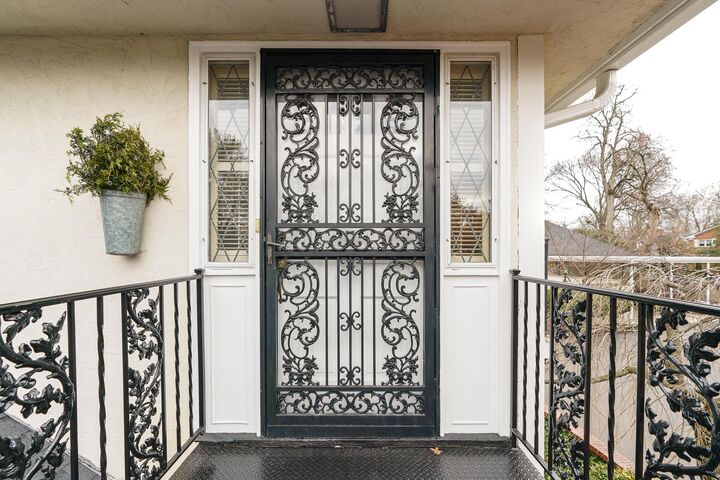 Property Photo: 1631 Roxbury Road OH 43212