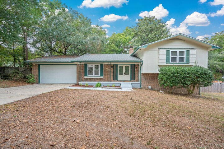 Property Photo: 2401 Roberts Drive FL 32578