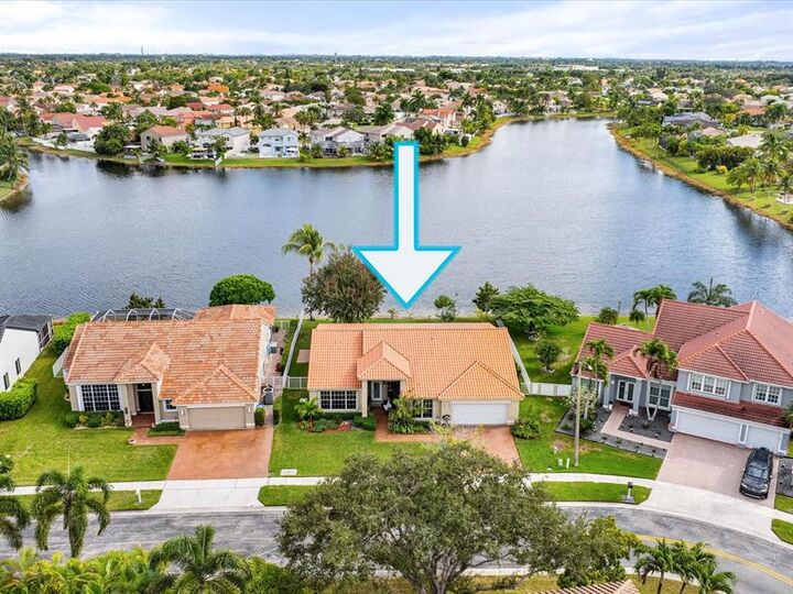 Property Photo: 1011 NW 193rd Ave FL 33029