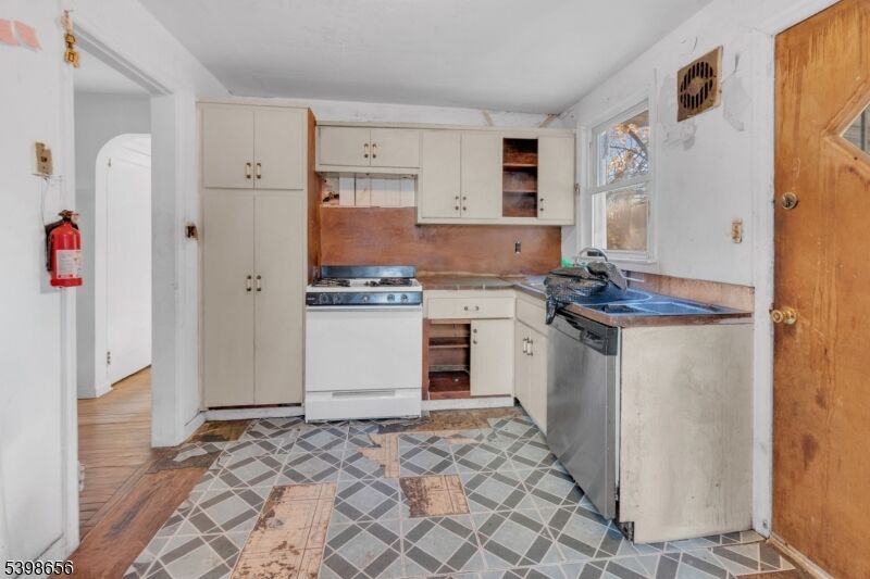 Property Photo: 141 Lenox Ave NJ 07111