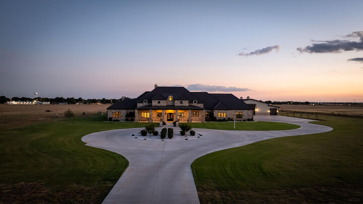 Property Photo: 8216 E County Rd 6100 TX 79329