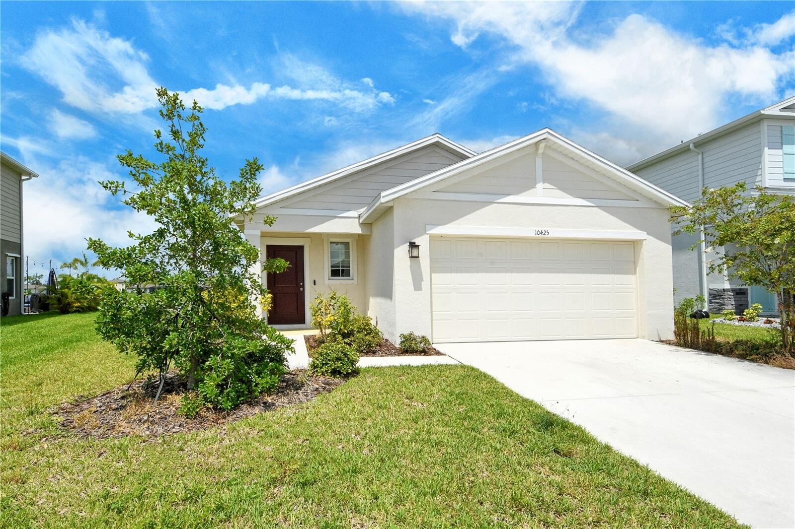 Property Photo:  10425 High Noon Trail  FL 34219 