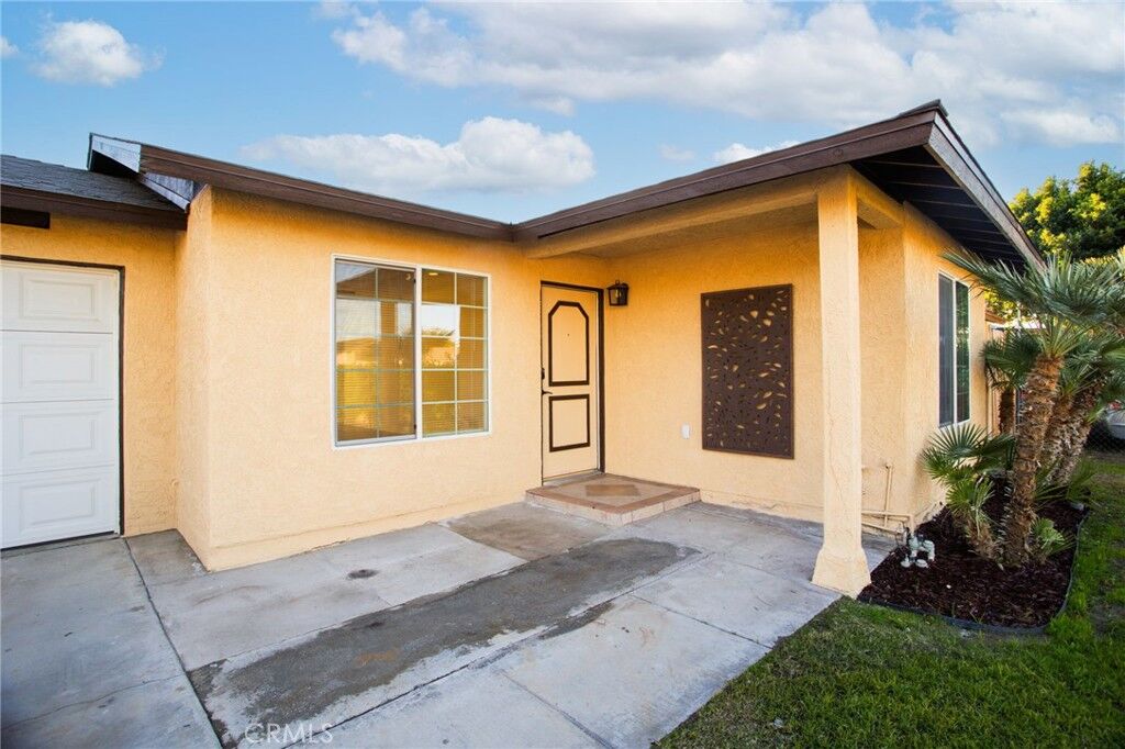 Property Photo:  84581 Via Hermosa  CA 92236 