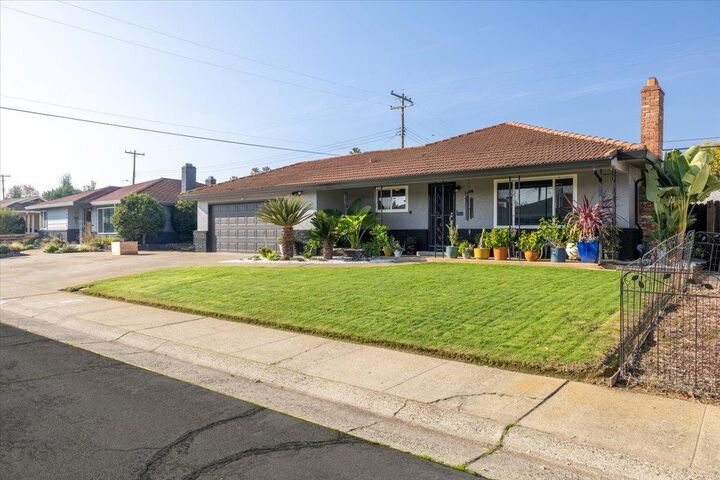 Property Photo: 4024 Fotos Court CA 95820