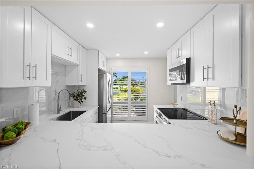 Property Photo:  378 Palm Dr 1  FL 34112 