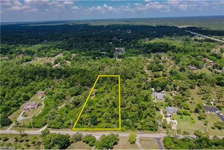 Property Photo: 2nd St SE FL 34117