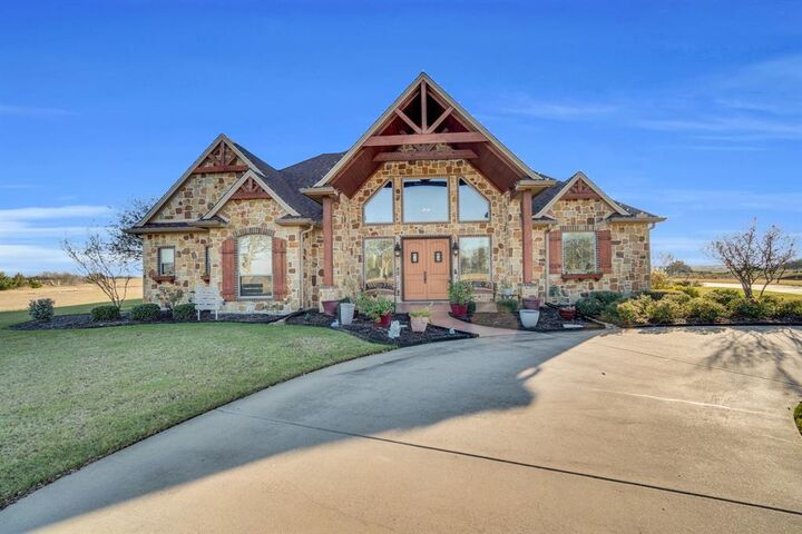 Property Photo: 217 Hunter Pass TX 75165