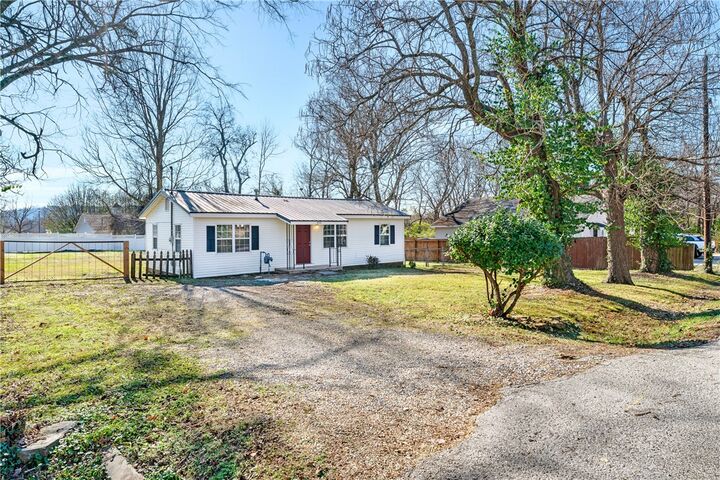 637 E McClinton Street  Fayetteville AR 72701 photo