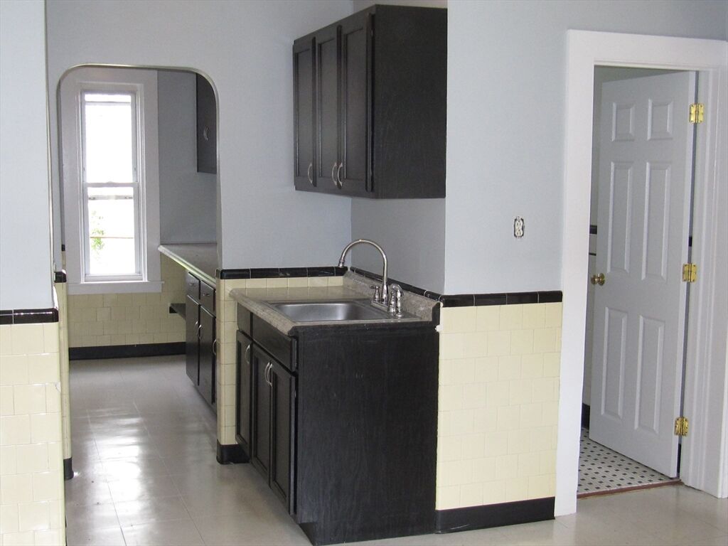 Property Photo:  2 Sturgis Street 1  MA 01605 