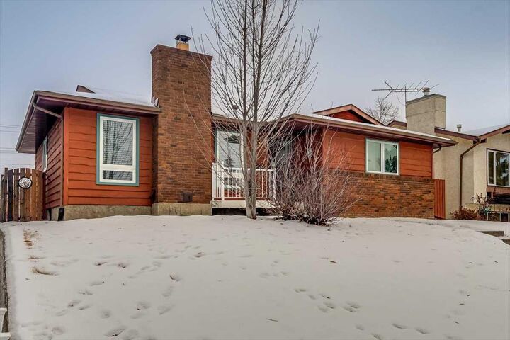 Photo de la propriété:  57 McDougall Crescent  AB T4R 1T2 