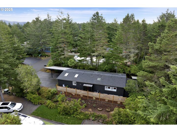 Property Photo:  1600 Rhododendron Dr 150  OR 97439 