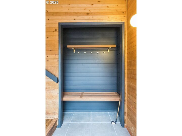 Property Photo:  3 Mountain Cir  OR 97035 