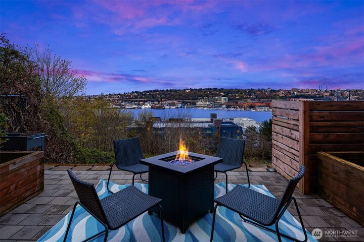 Property Photo: 1416 6th Avenue N WA 98109