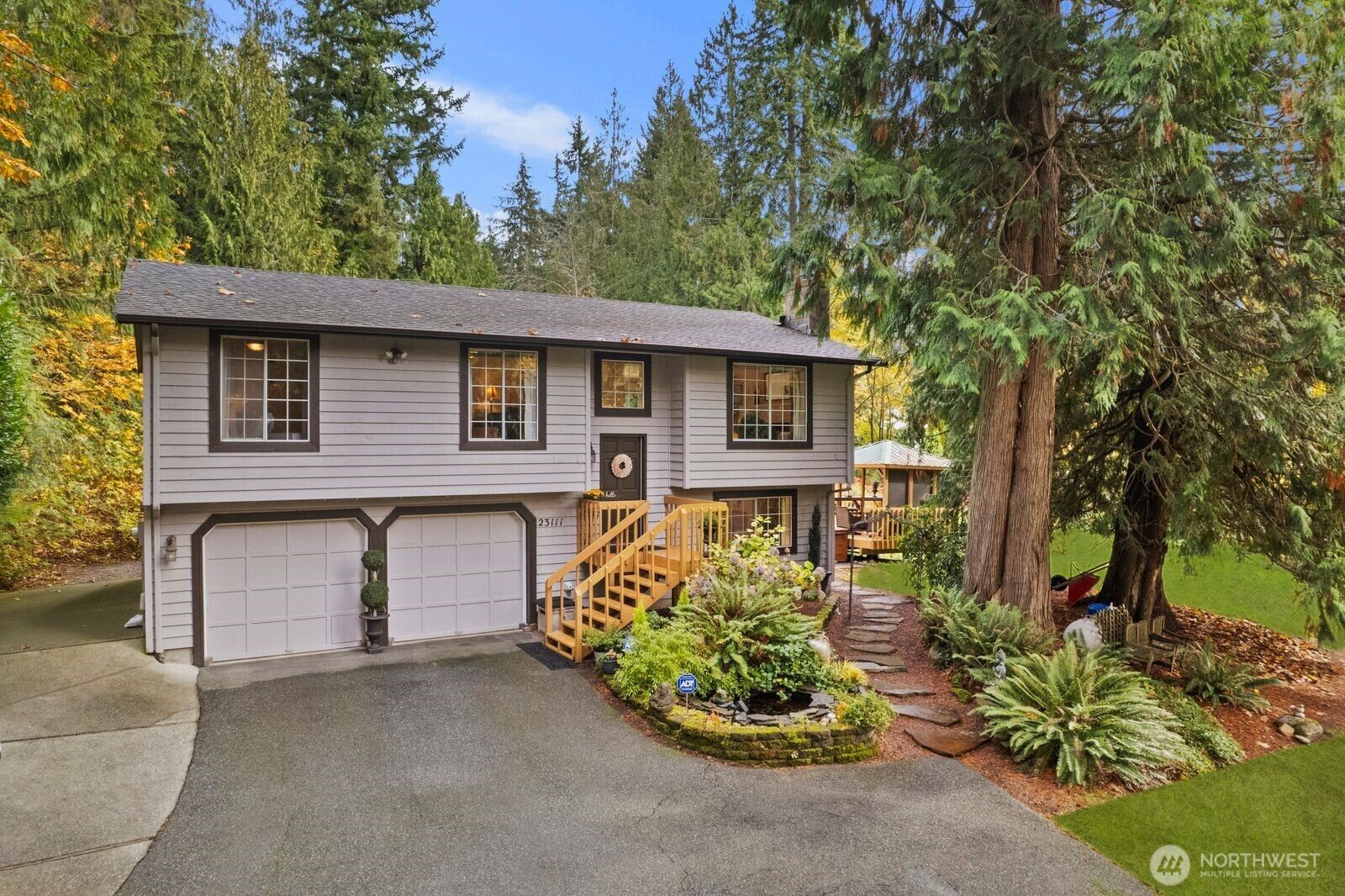 Property Photo:  23111  165th Avenue SE  WA 98272 