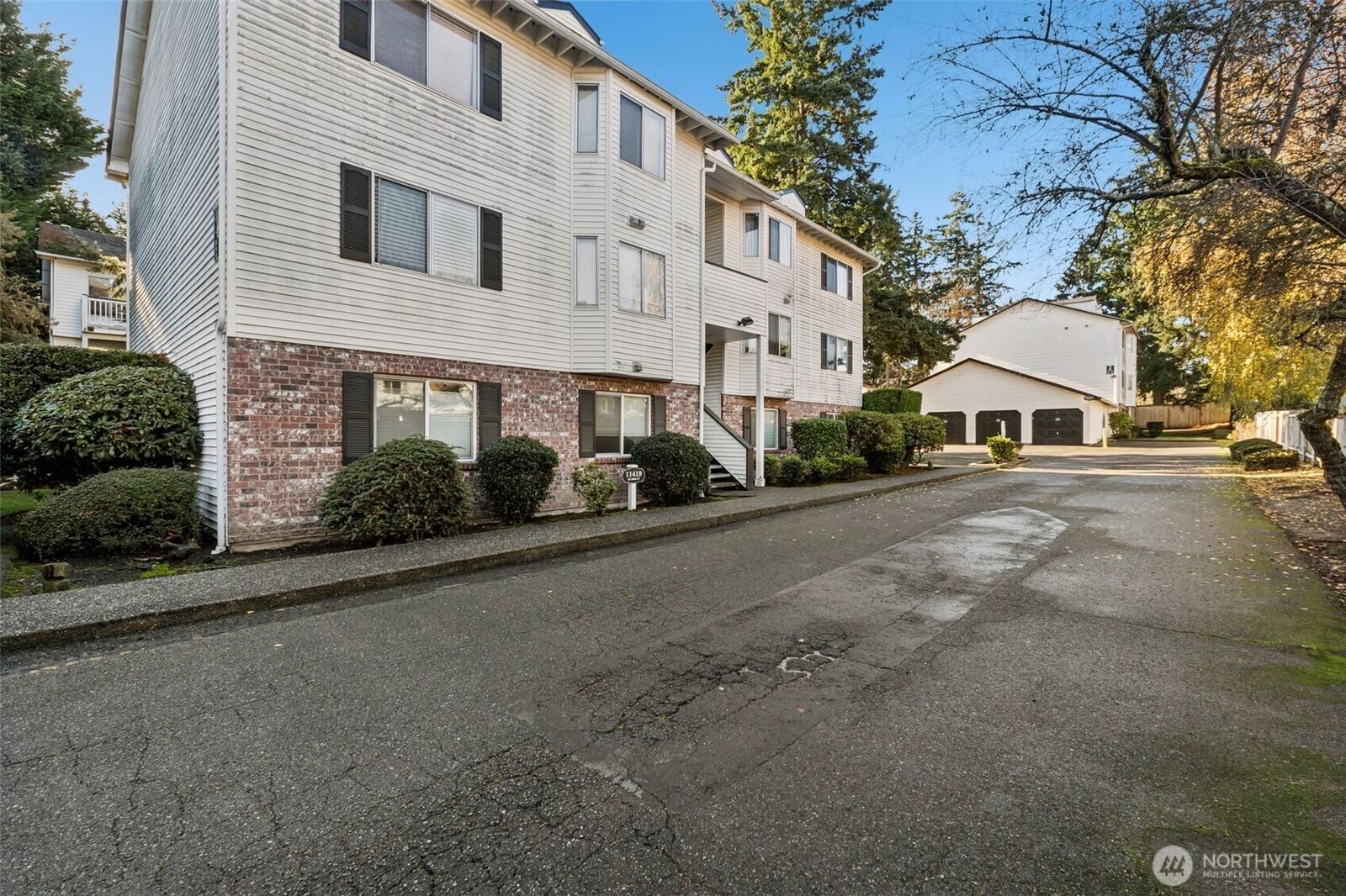 Property Photo:  11419  SE 258th St F302  WA 98030 
