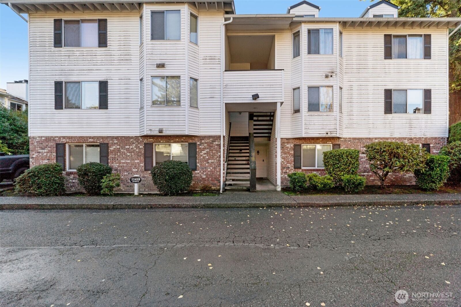 Property Photo: 11419 SE 258th St F302 WA 98030