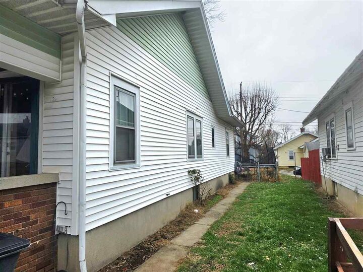 Property Photo:  1824 Boulevard Place  IN 47331 