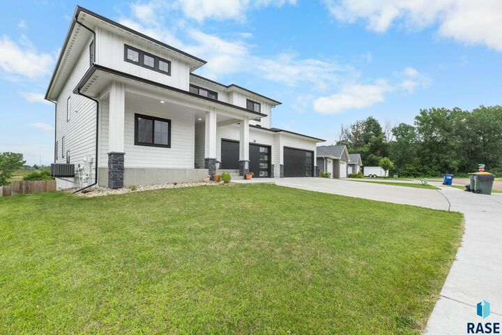 Property Photo: 3504 E Broken Arrow St SD 57103