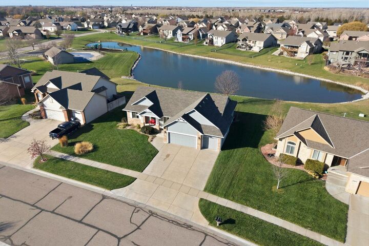 Property Photo: 8210 W Palmetto Cir KS 67205