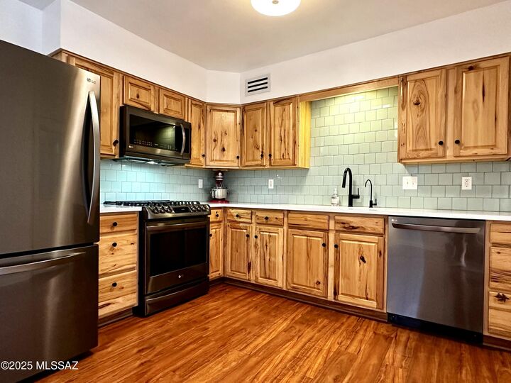 Property Photo:  1404 E Spring Street  AZ 85719 