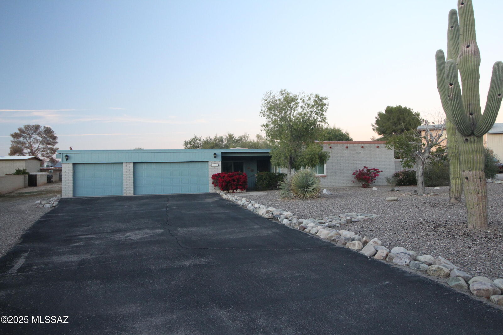 Property Photo:  1860 W Zarragoza Place  AZ 85704 