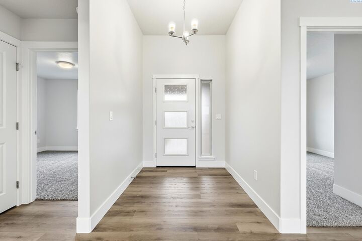 Property Photo:  2888 S Roosevelt St  WA 99338 