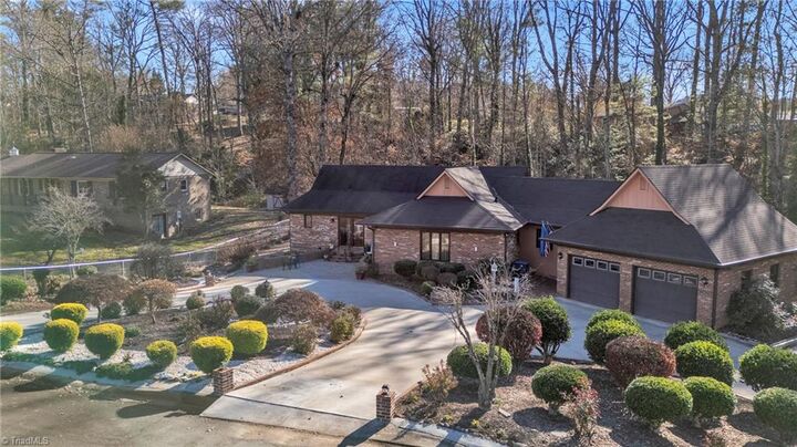 Property Photo:  172 Laurel Mountain Road  NC 28659 