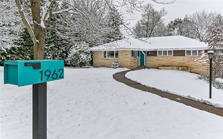 Property Photo:  1962 Shady Oak Dr  PA 15101 