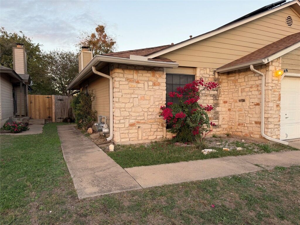 Property Photo: 1910 Margalene Way TX 78728