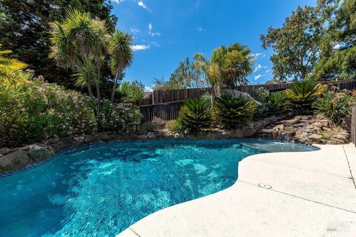 Property Photo:  813 Campas Court  CA 94510 