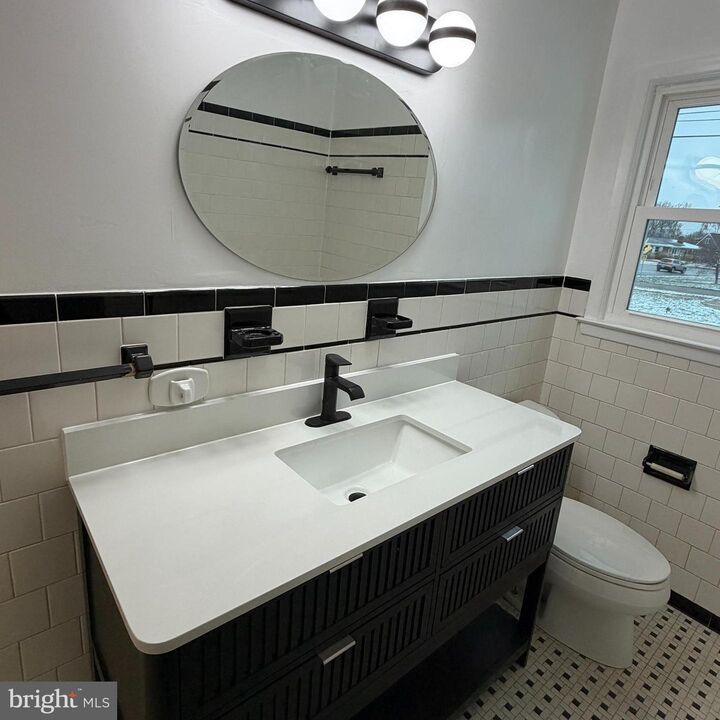 Property Photo:  701 E Maple Road  MD 21090 