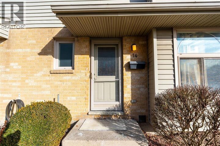 Photo de la propriété: 27 York Crescent 74 ON N7S 6H9