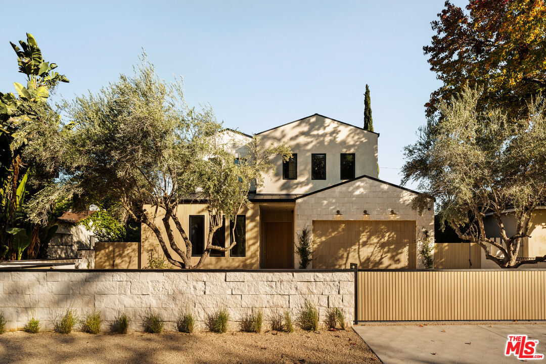 Property Photo: 4724 Halbrent Ave CA 91403