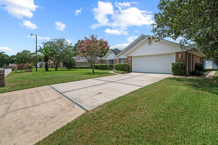 Property Photo:  8573 Westview Lane  FL 32514 
