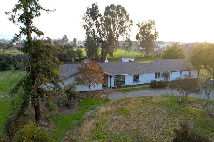 Property Photo: 5205 W Lamona Avenue CA 93722