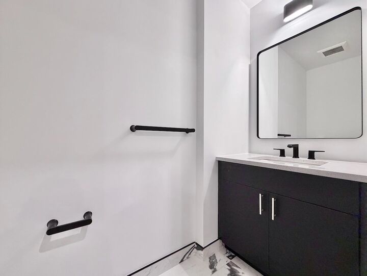 Property Photo: 375 Monmouth St 204 NJ 07302