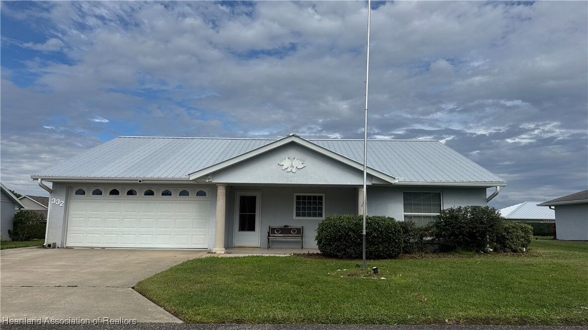 Property Photo: 332 Peabody Circle FL 33825