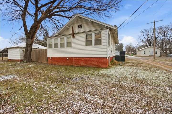 Property Photo: 309 S Montgomery Street KS 67335