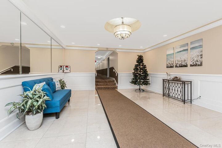 Property Photo:  1 Oakridge Place 6A  NY 10709 