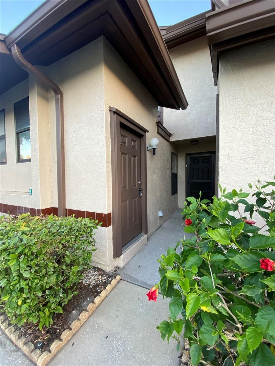 Property Photo: 3106 S Semoran Boulevard 8 FL 32822