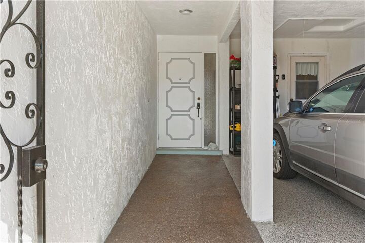 Property Photo: 6622 10th Avenue W 5707 FL 34209