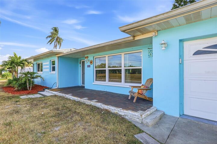 Property Photo: 711 San Salvador Drive FL 34698