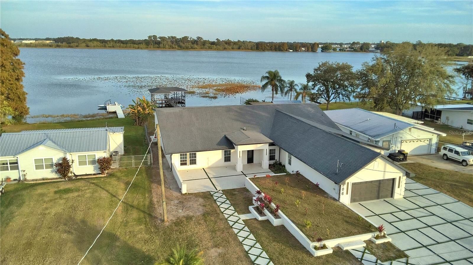 Property Photo: 906 Lake Jessie Drive FL 33881